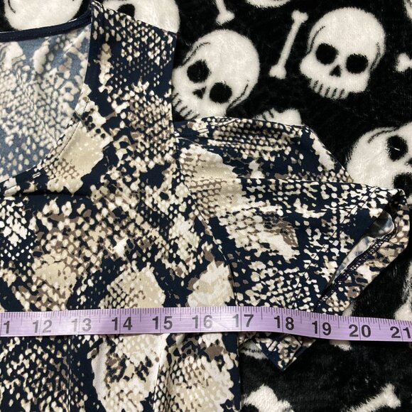 JONES NEW YORK Black snake print cold shoulder short sleeve top ~ MEDIUM LARGE - Picture 9 of 15